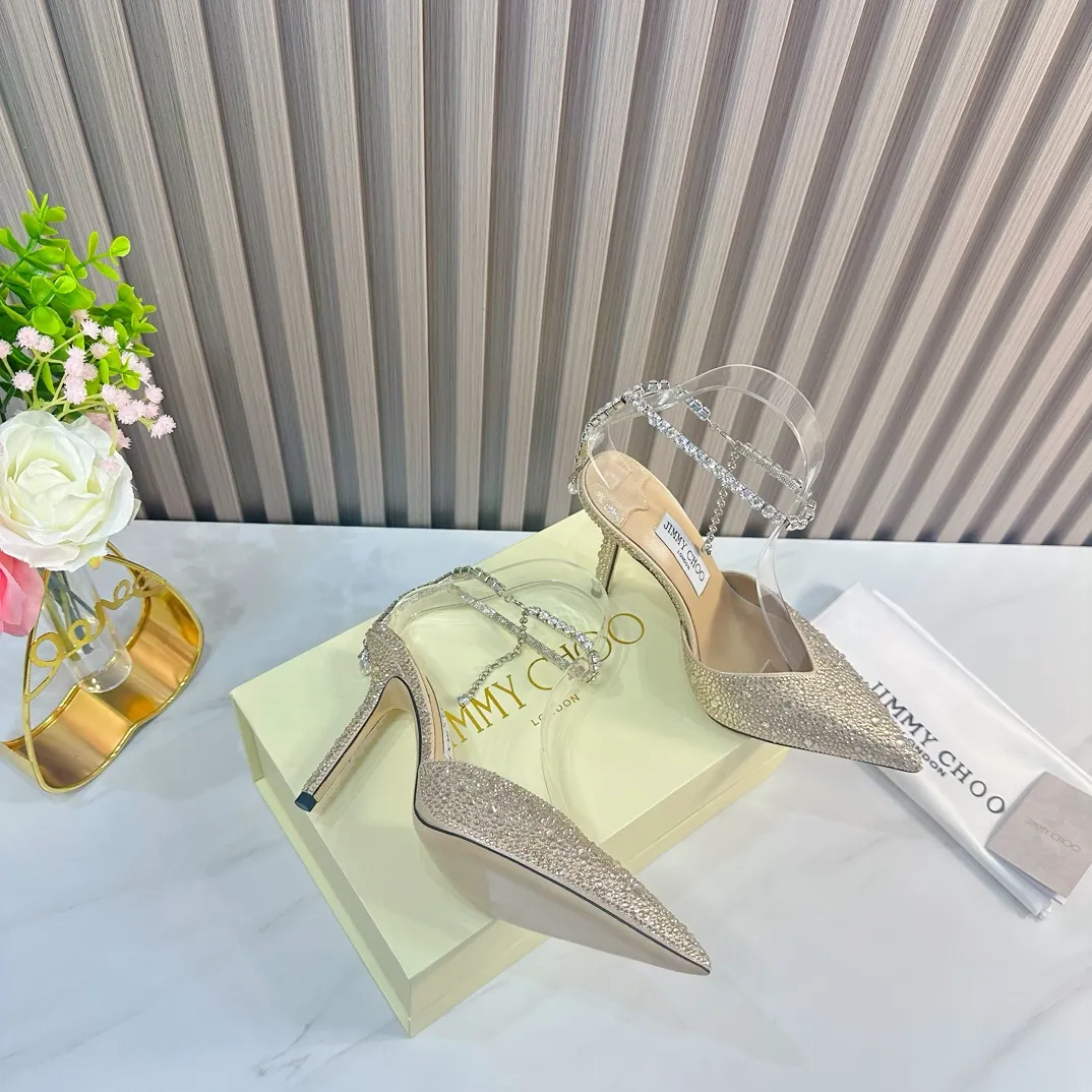 👟👟Ex-factory price 720👟👟 JIMMY CHOO (Jimmy CHOO) 💝💝💝 is a very comprehensive and noble fashion lifestyle brand. It has a series of women's high-heeled, medium-heeled, flat-heeled sandals with the same strap from major fashion bloggers and celebrities in Hong Kong and the United States.  The Australian pointed toe, round toe and square toe series are simply beautiful. Fall in love with elegance and playful sense of the future. Just by looking at them, you want to own them immediately, but you can really think about a pair of exquisite high heels~~~~~~~~~~~~~~~~~ 💝This series is specially designed for extraordinary and indifferent ladies, thus creating a unique overall effect, Jimmy Choo Design products that inspire women to move forward and show their charm💝💝💝 1⃣️Material: Imported silk hot diamond 2⃣️Inner: Imported Italian lambskin, super soft and delicate 3⃣️Outsole: Imported Italian original original color genuine leather outsole Heel height 10.cm (8.5/6.5cm can be made) 4⃣️Code number: 35-39 (34.40.41.42 customized)